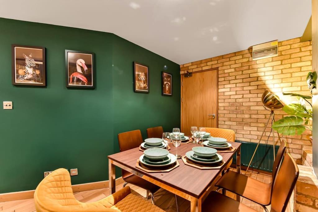 Spacious 2 Bed Urban Jungle Flat, Central לונדון מראה חיצוני תמונה
