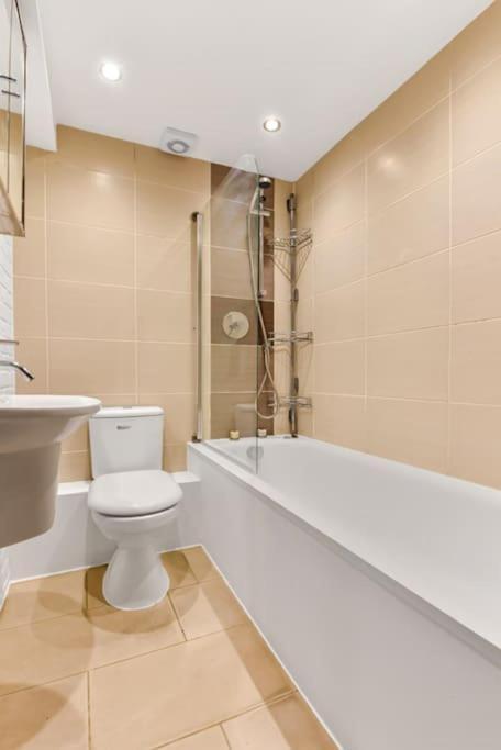 Spacious 2 Bed Urban Jungle Flat, Central לונדון מראה חיצוני תמונה