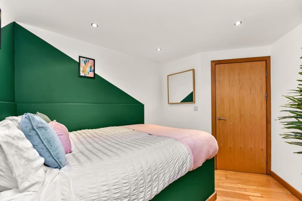 Spacious 2 Bed Urban Jungle Flat, Central לונדון מראה חיצוני תמונה